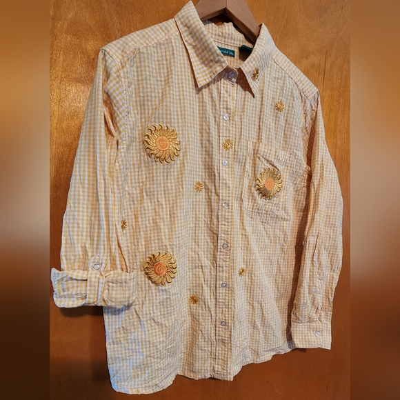 Emerald Isle Tops - Yellow plaid sun sunflower embroidered button up